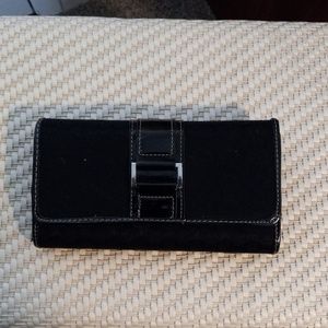 Women's Black 7.5 in x 4 in Tri-fold Black Wallet